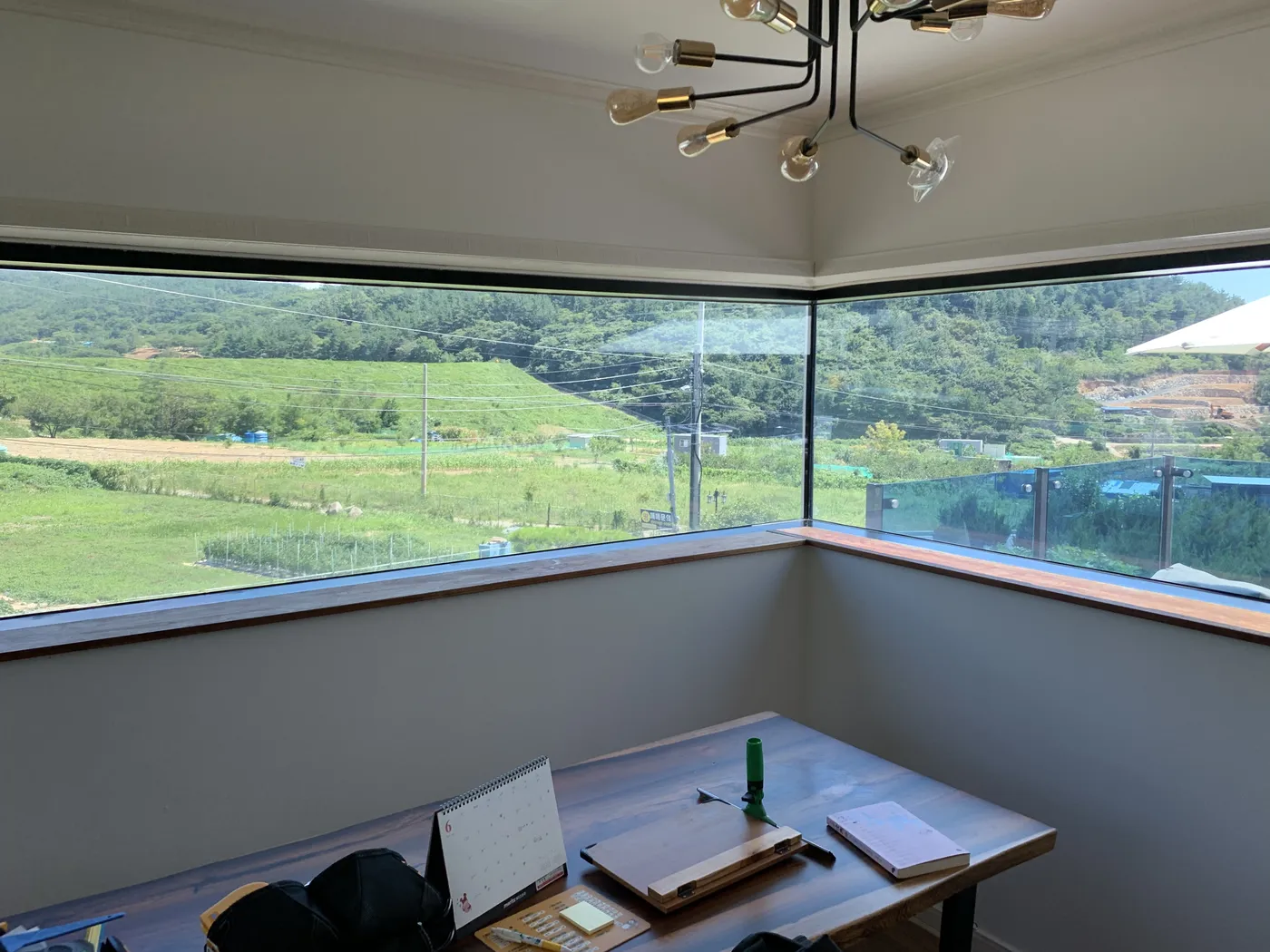 여주 전원주택 서재 코너창 조망